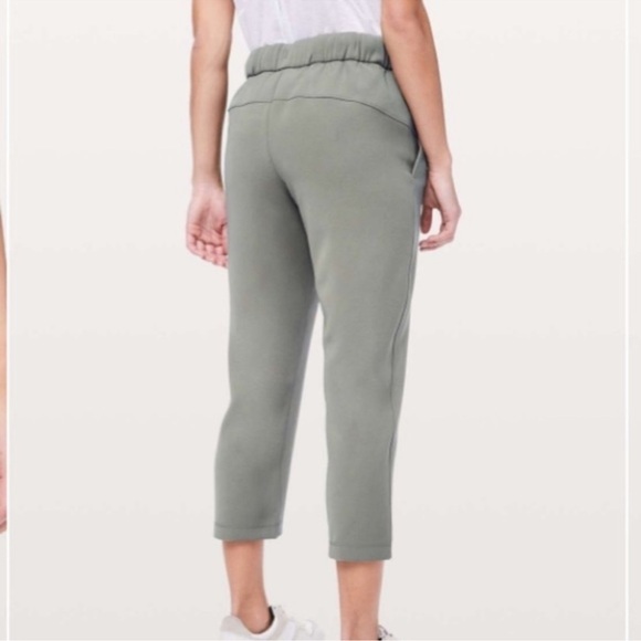 NEW Lululemon Womens On The Fly Crop Pants Size 12 Grey Sage Pockets Casual - Picture 3 of 15